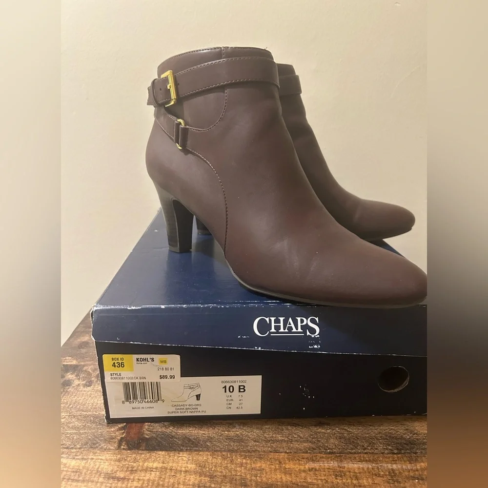 NiB Women's Chaps Sz 10 Cassady Brown High Heel Ankle Boots Faux Buckle Side Zip